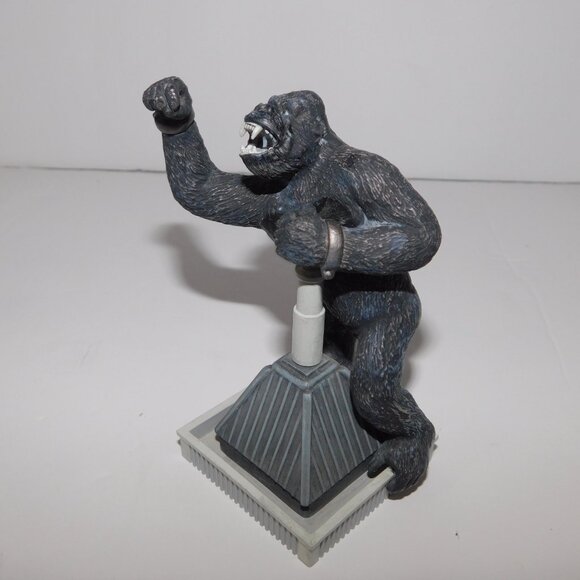 2010 Hallmark 4" King Kong on top of Building Figure ornament ** READ - Picture 3 of 9